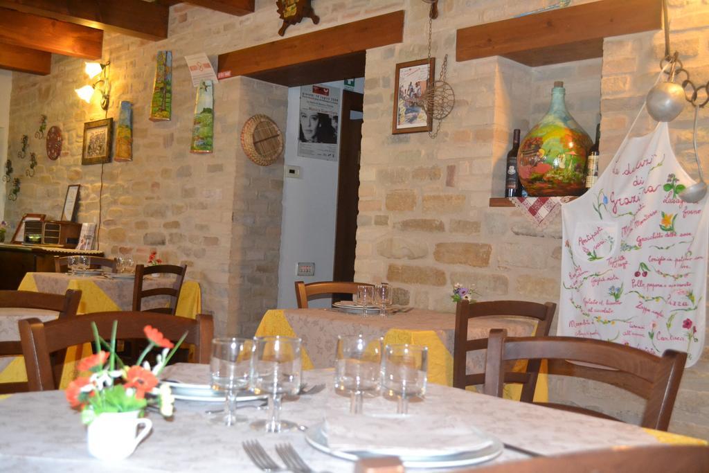 Monte Rinaldo Agriturismo Montorso מראה חיצוני תמונה